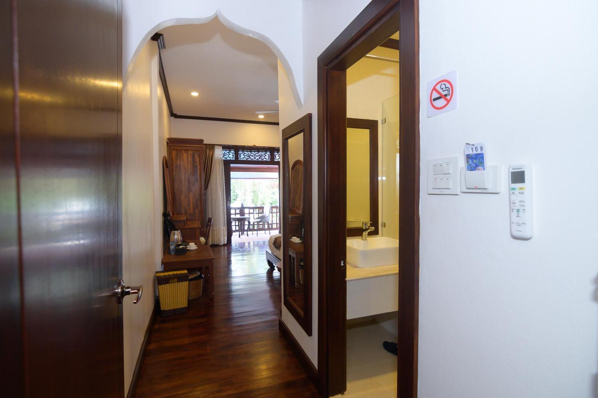 Lux Hotel لوانغ برابانغ المظهر الخارجي الصورة